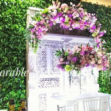 Backdrop and flower arrangement for sungkeman